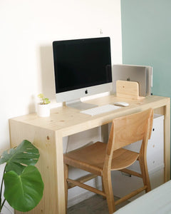 Akio Desk