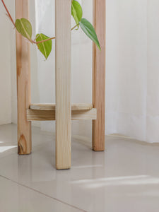 Hana plant stand