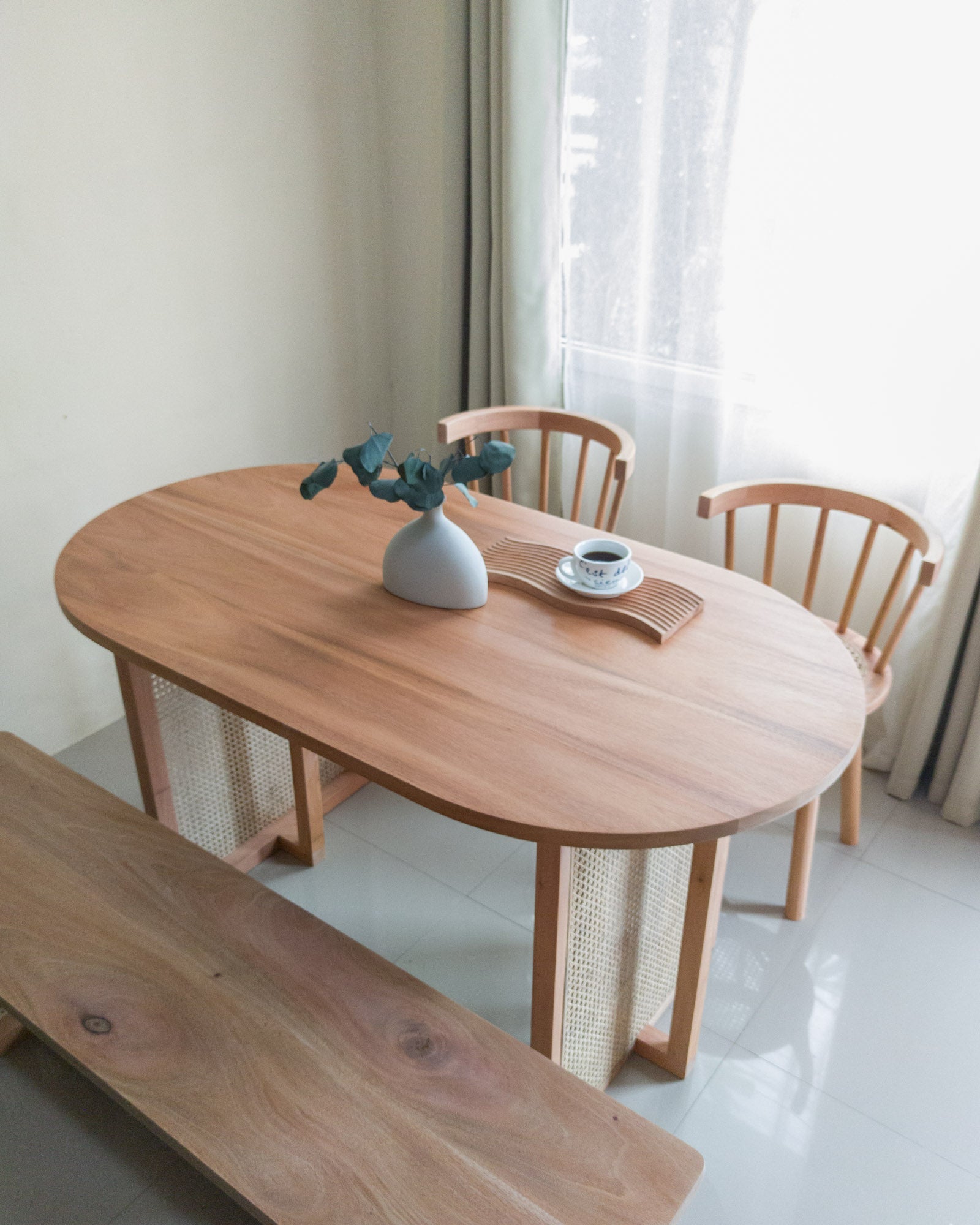 Ena dining table